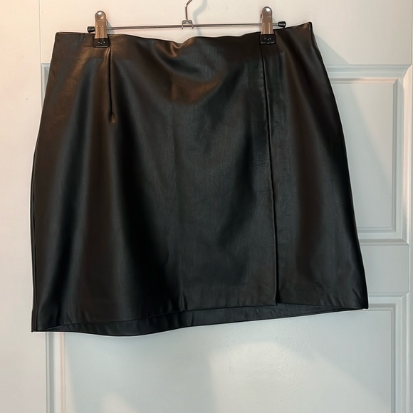 Faux leather mini skirt with slit. Dynamite. Size Large. Like new. - Picture 1 of 5